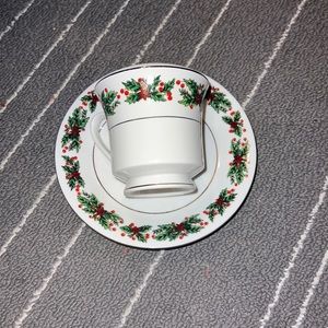 🎄Truly Tasteful Holiday Teacup & Saucer🎄